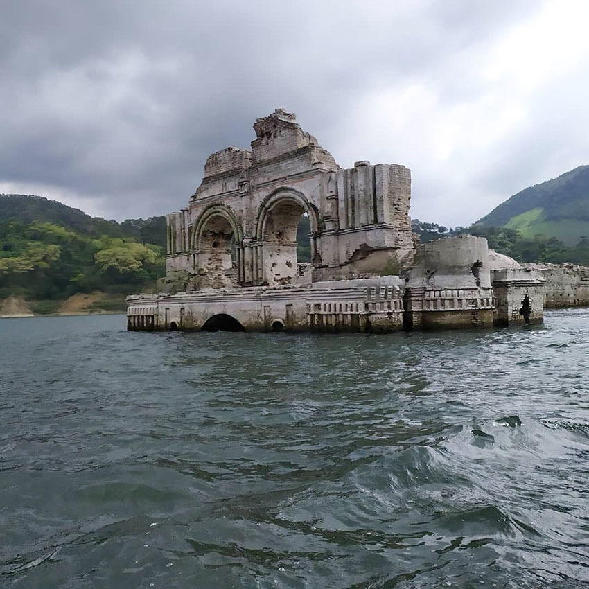 Затопленный храм в Мексике