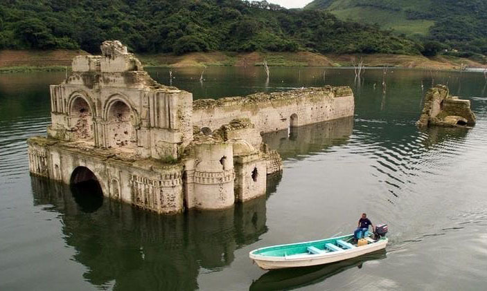 Затопленный храм в Мексике