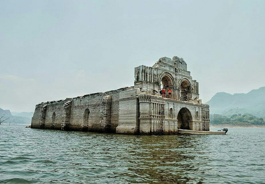 Затопленный храм в Мексике