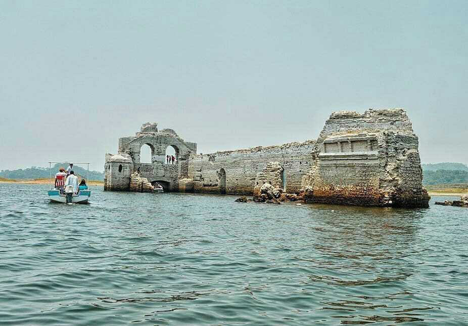 Затопленный храм в Мексике